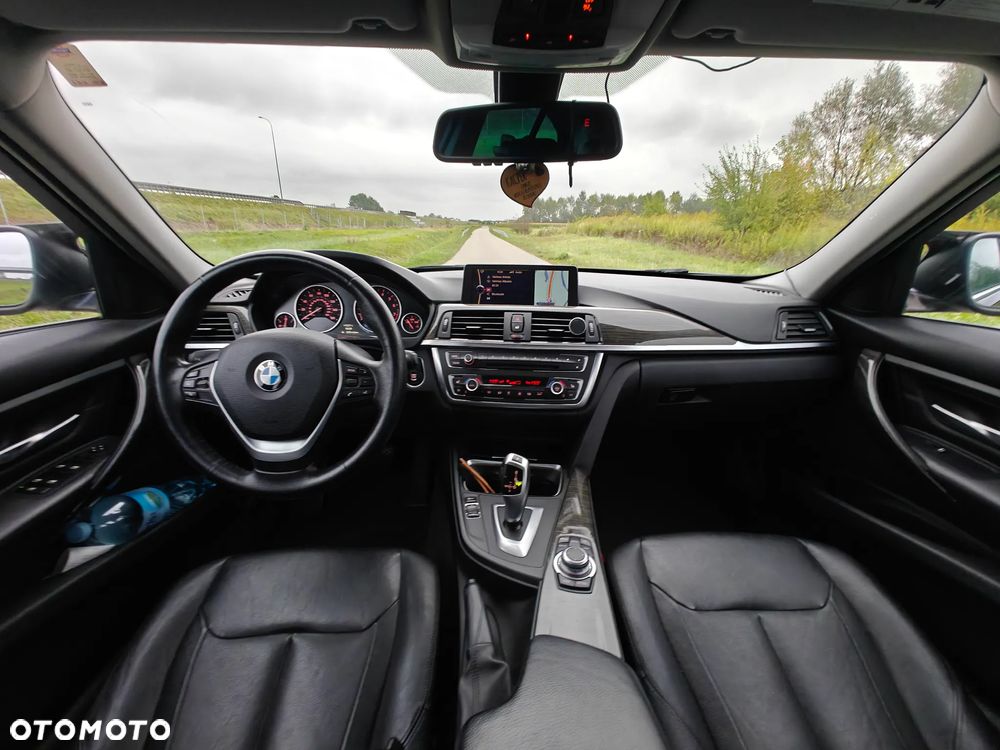 BMW Seria 3 328i xDrive Sport-Aut Luxury Line - 11