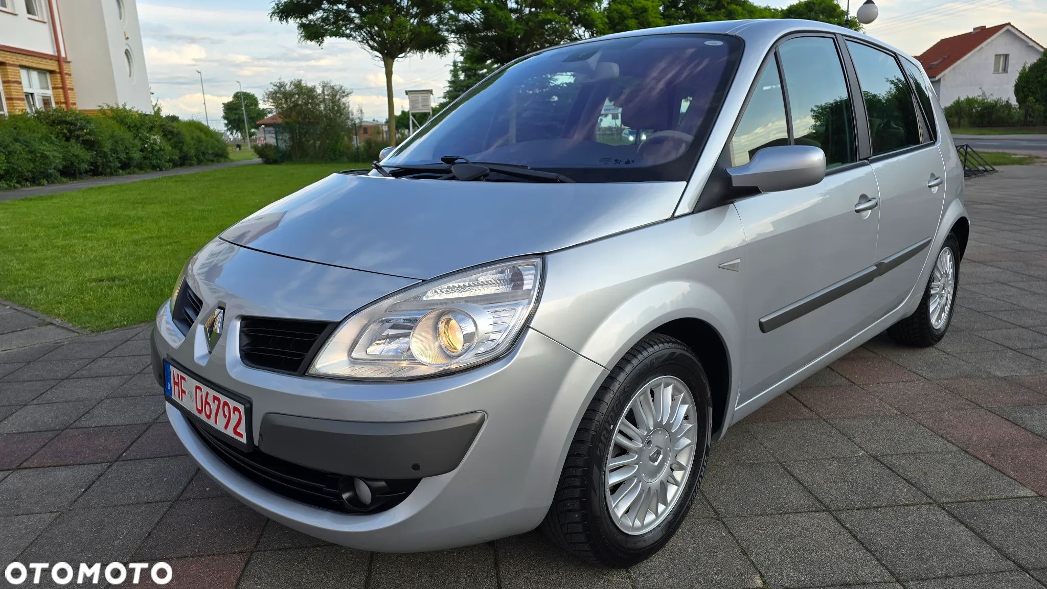 Renault Scenic 2.0 16V Dynamique - 1