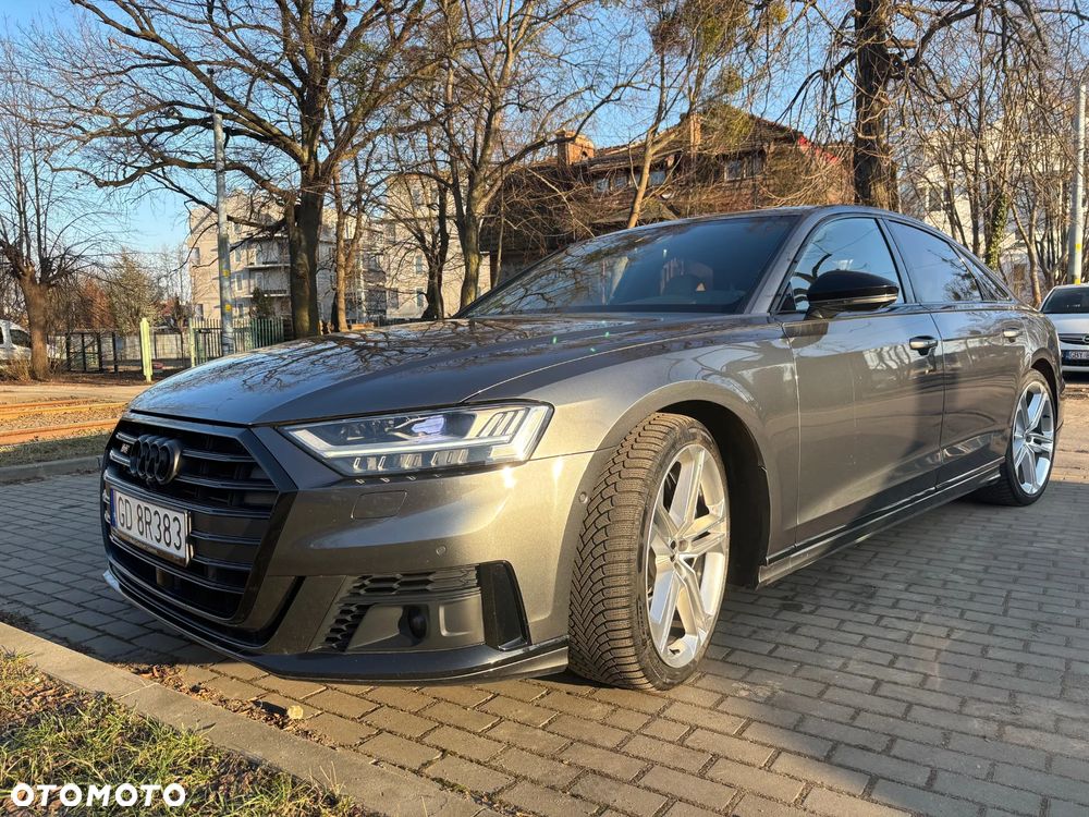 Audi S8 - 8