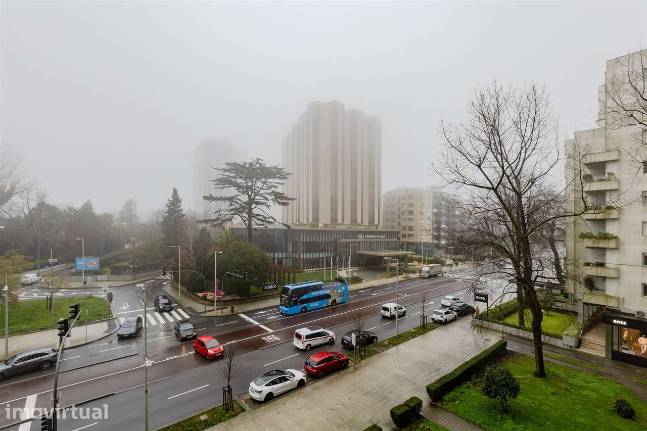T3 Avenida da Boavista | T3 Garagem e Varanda Lordelo do Ouro Porto - Grande imagem: 2/37