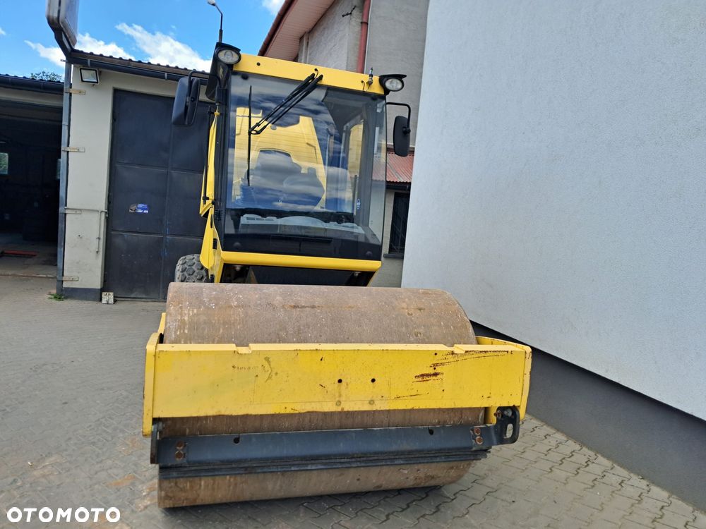 Bomag BW 177 D-5 walec drogowy 6 7 ton waga 2016r tylko 1240 mtg jednobębnowy kompaktowy Kubota 55.4KW Hamm 3307 H 7i Ammann ASC 70 / ARS 70 Caterpillar CS34 / CS44 Dynapac CA1300 / CA1400 JCB VM 75 D / CT160 zagęszczarka wibracyjny sprawny ładny budowa dróg - 10