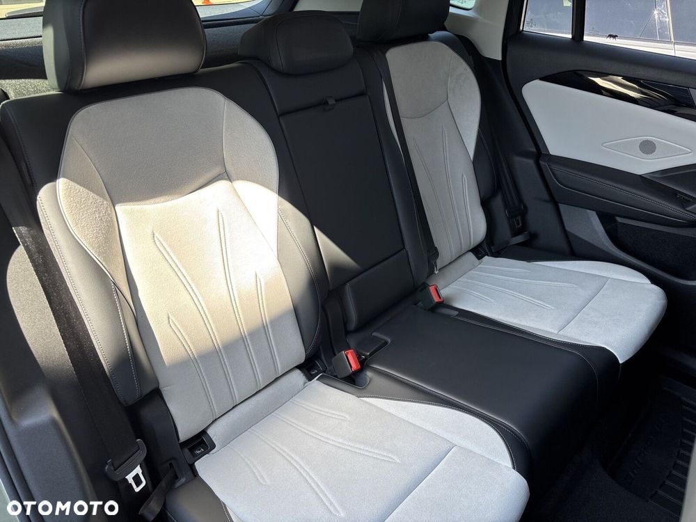 Volkswagen Tiguan - 36