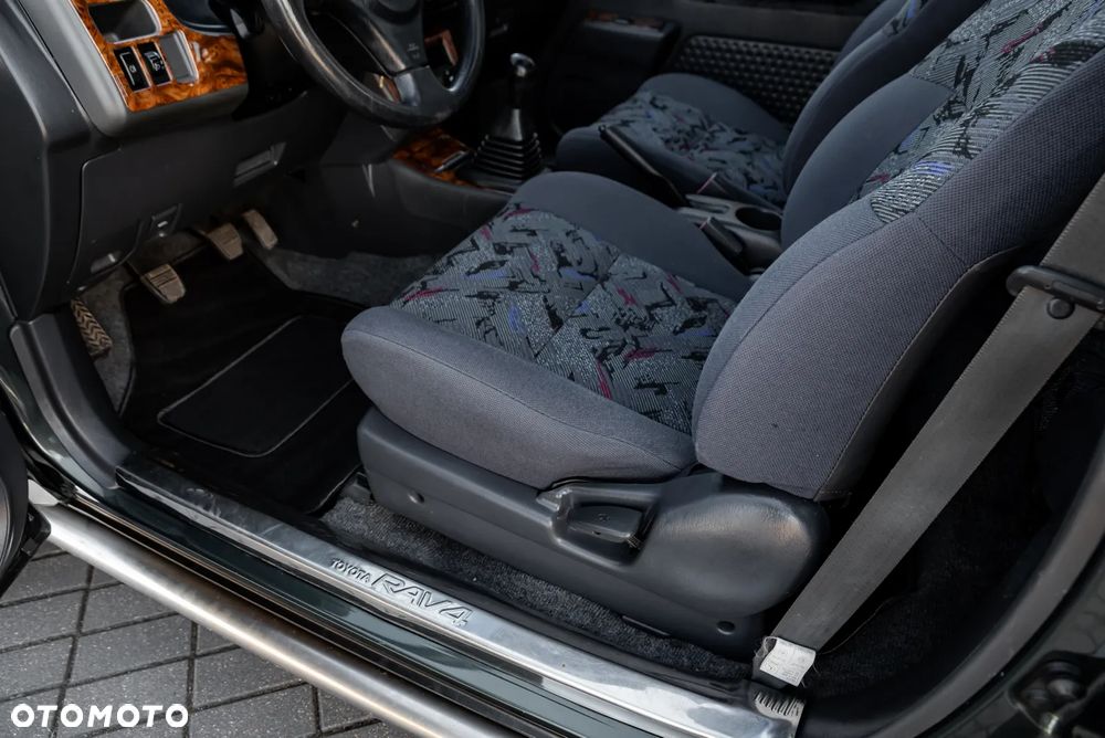 Toyota RAV4 2.0 Special - 13