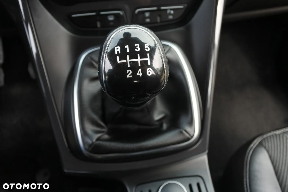 Ford Kuga 2.0 TDCi 2x4 Titanium - 17