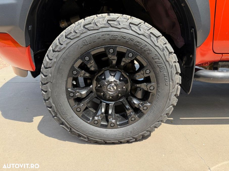 Toyota Hilux - 12