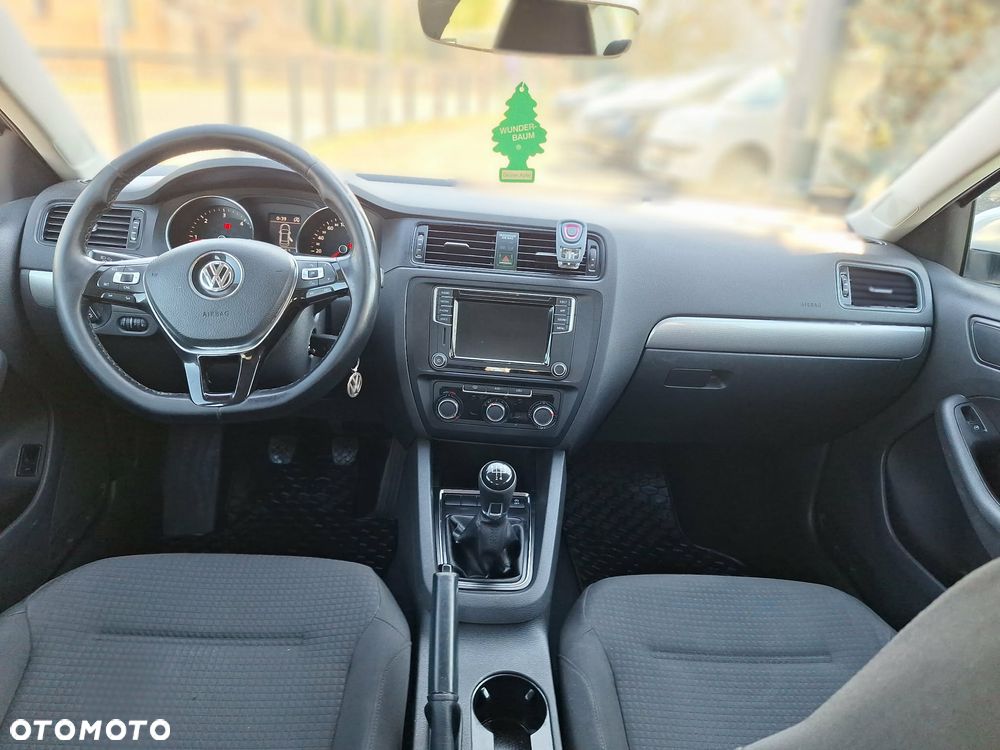 Volkswagen Jetta - 12