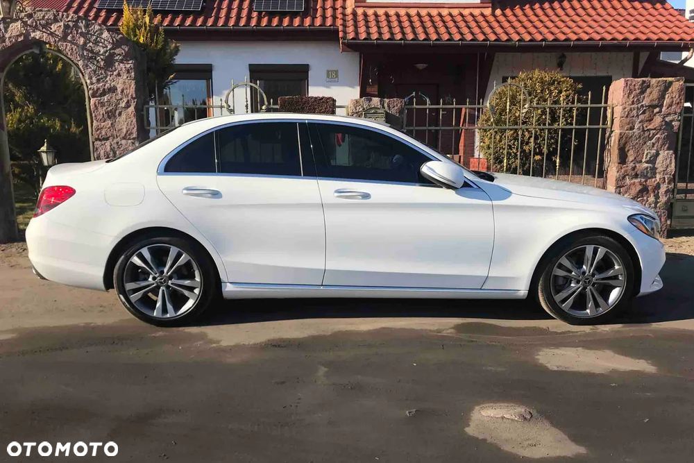 Mercedes-Benz Klasa C 300 9G-TRONIC Exclusive - 4