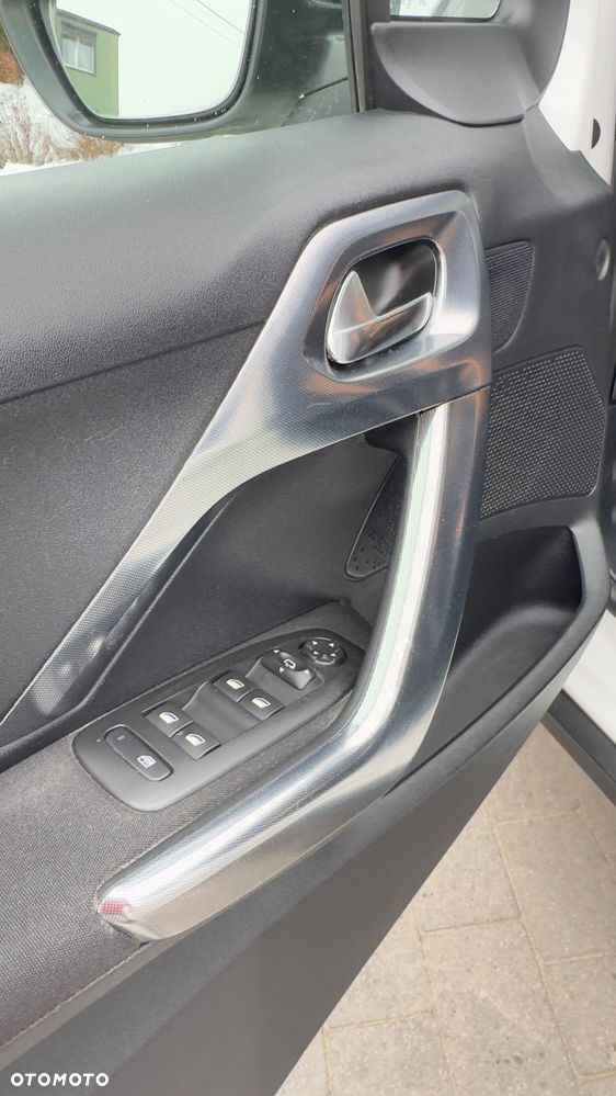 Peugeot 2008 e-HDi FAP 115 STOP & START Allure - 22