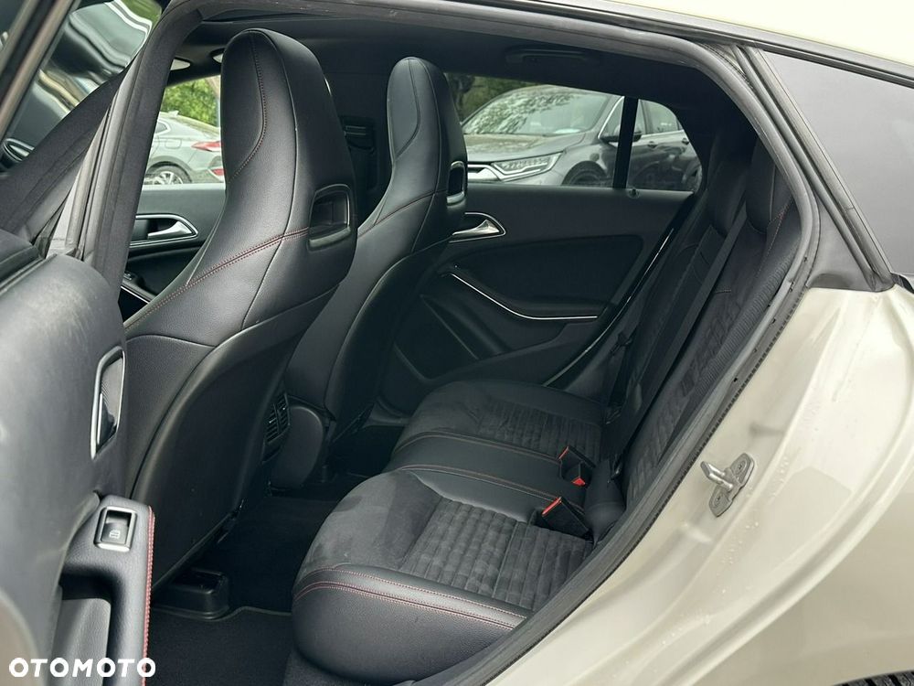 Mercedes-Benz CLA 250 4Matic 7G-DCT AMG Line - 19