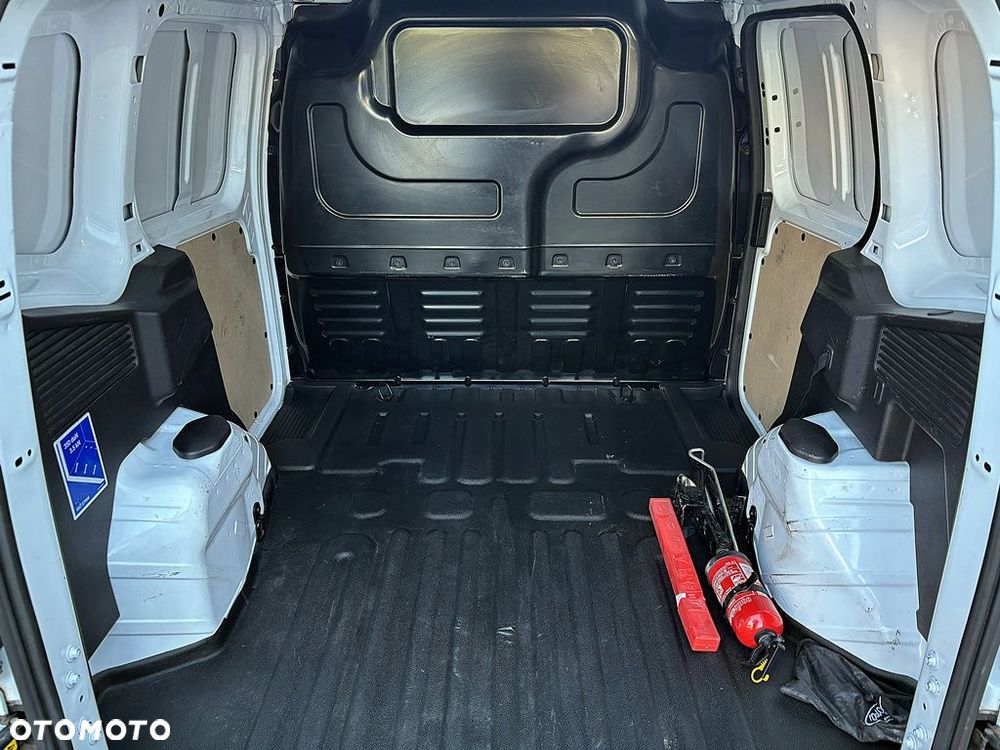 Ford transit-courier - 17