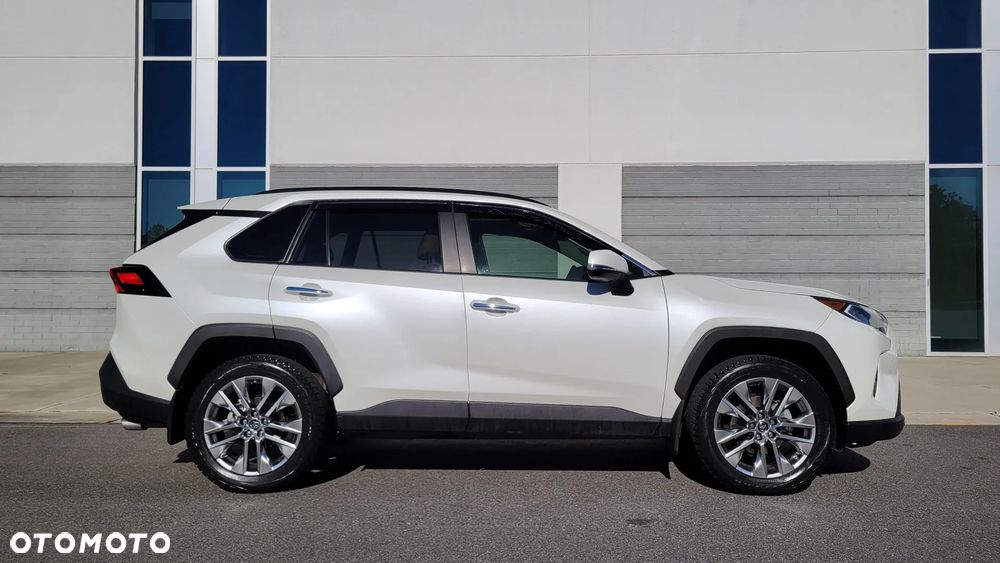 Toyota RAV4 2.5 XLE - 7