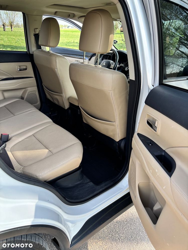 Mitsubishi Outlander 2.0 Instyle Navi 4WD CVT - 17