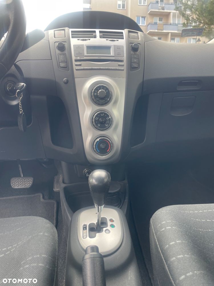 Toyota Yaris 1.3 Sol Premium MM - 4