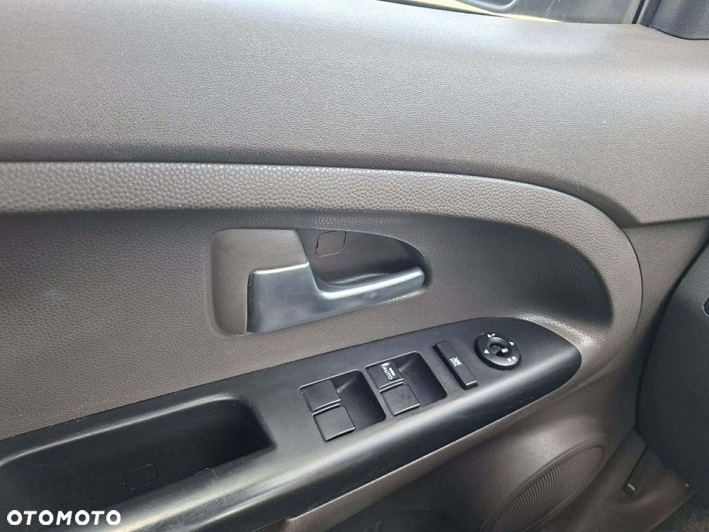 Kia Venga - 7