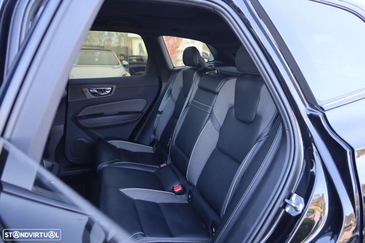 Volvo XC 60 2.0 T6 PHEV R-Design AWD - 11