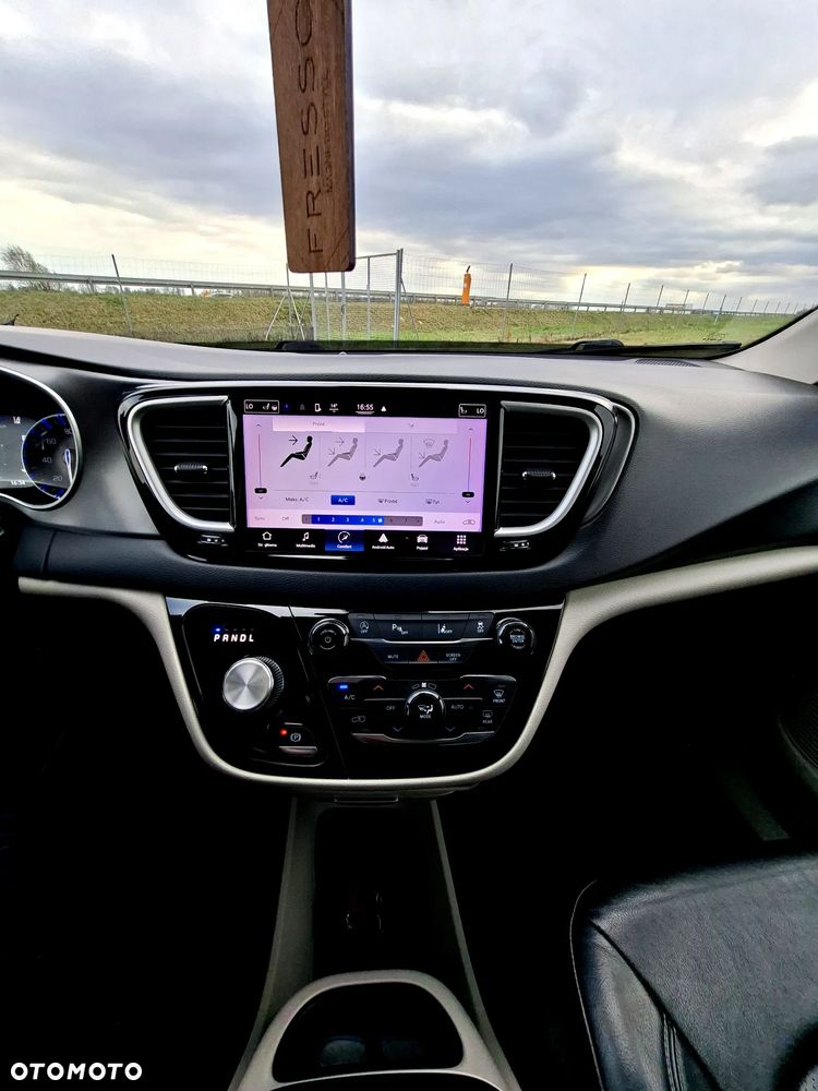 Chrysler Pacifica - 12