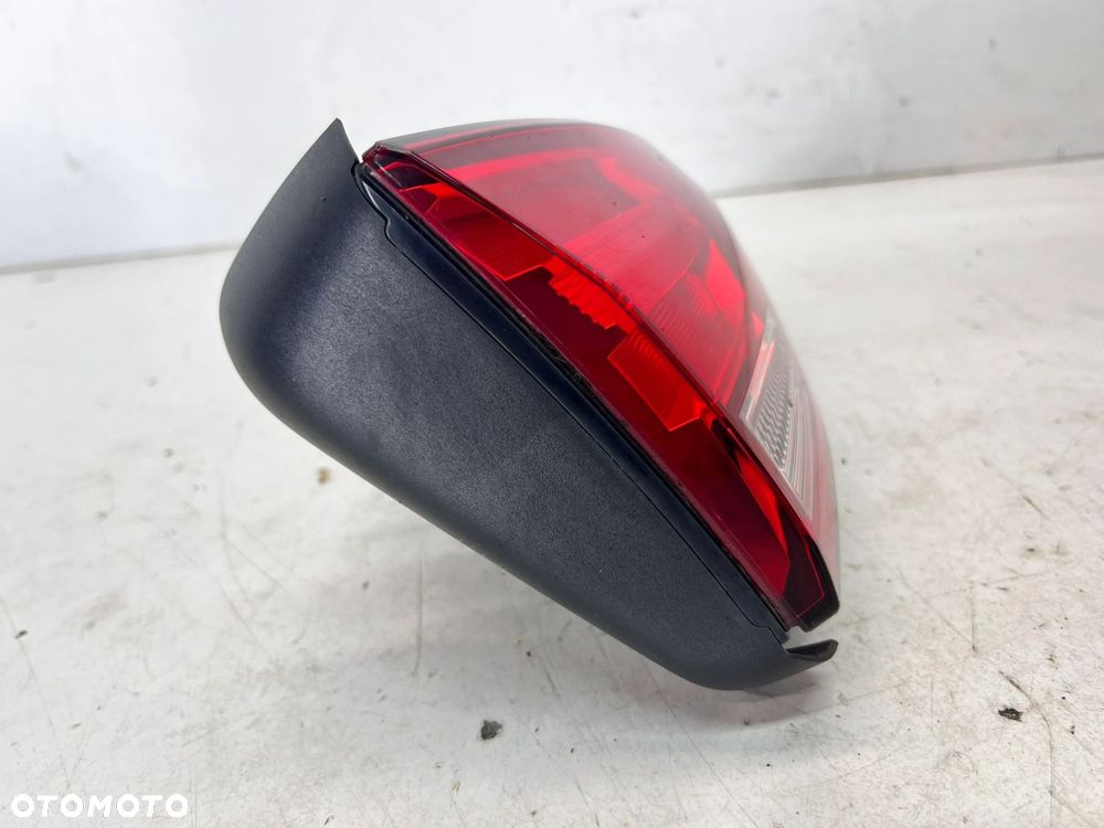 LAMPA LEWY TYŁ W KLAPĘ AUDI A4 B9 AVANT 8W9945075A - 5