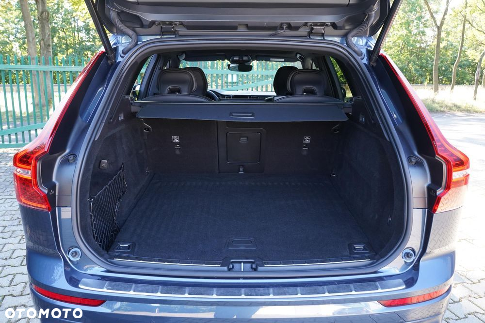 Volvo XC 60 B5 B AWD Plus Dark - 9