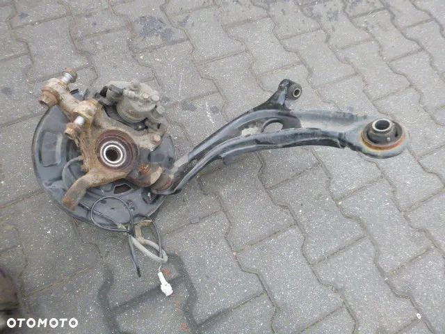PIASTA LEWY PRZÓD LEWA PRZEDNIA TOYOTA YARIS II 1.3 ABS 05- - 7