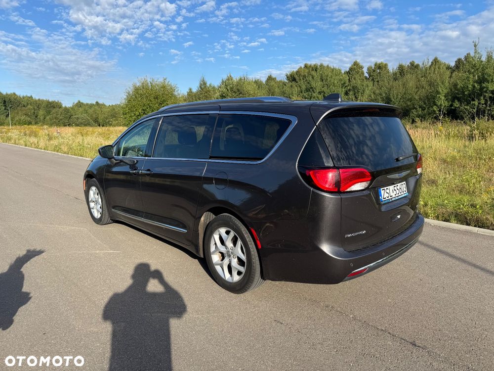 Chrysler Pacifica - 5