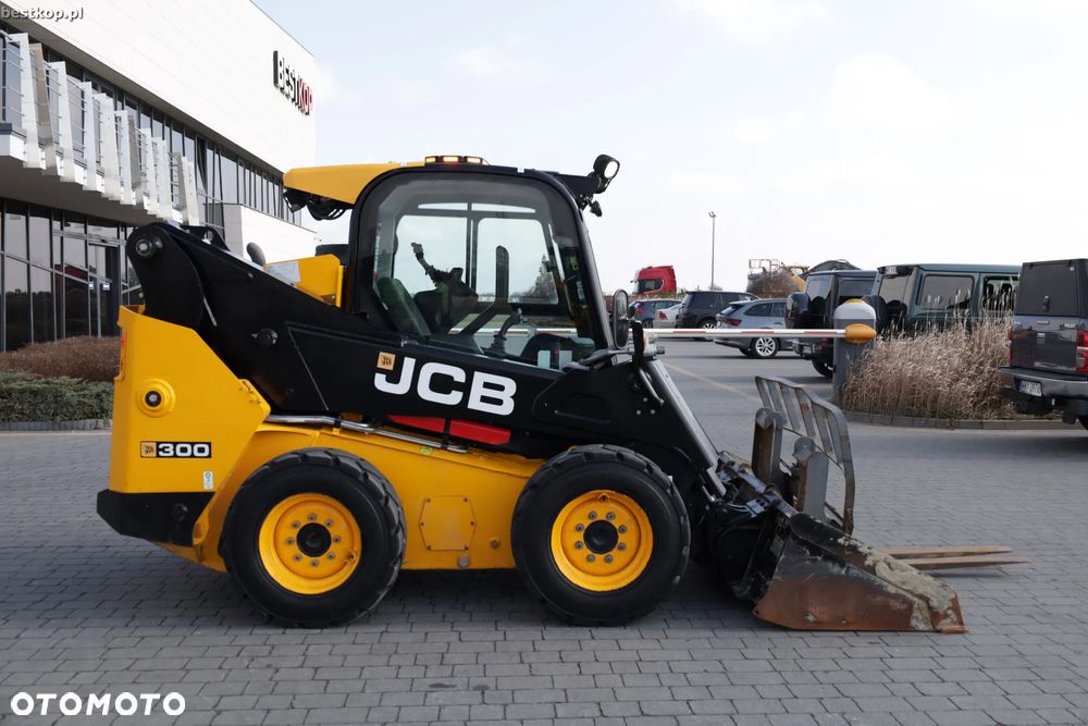 JCB 300 T4 Miniładowarka Skid steer - 3