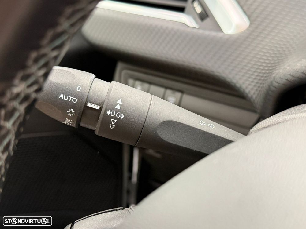 Peugeot 2008 1.2 PureTech Allure Pack EAT8 - 20