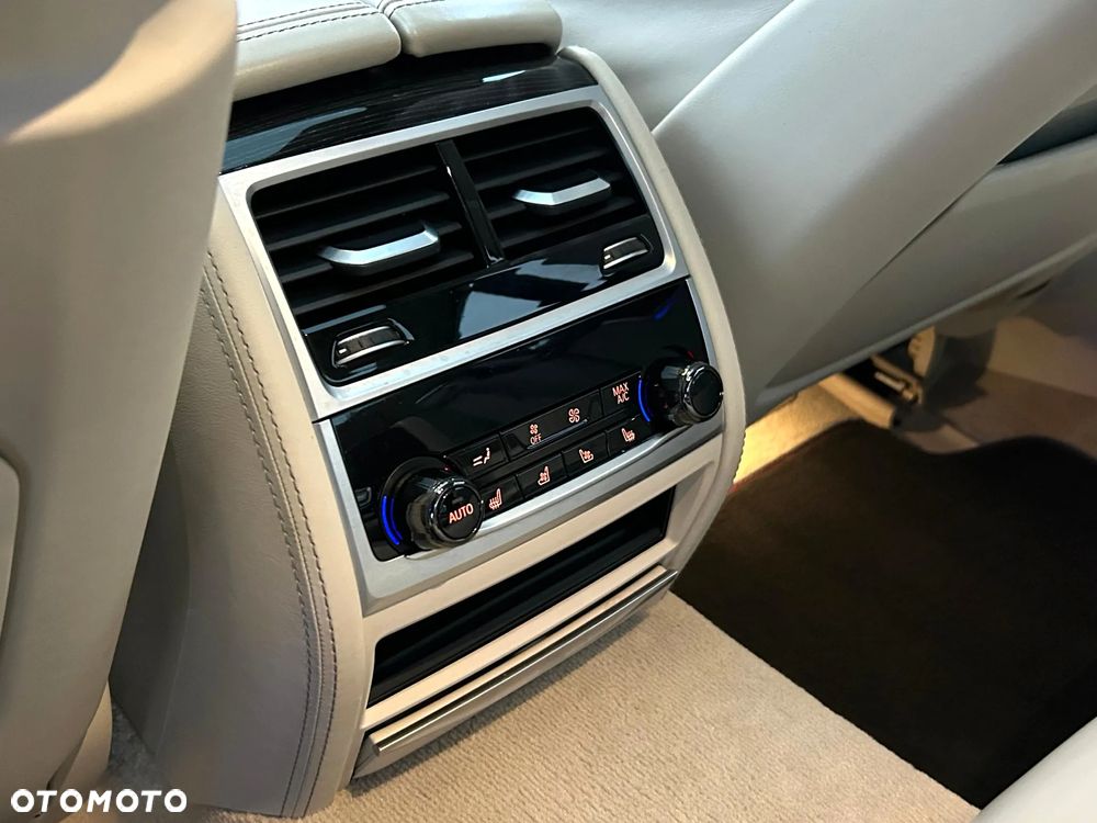 BMW Seria 7 750i - 33