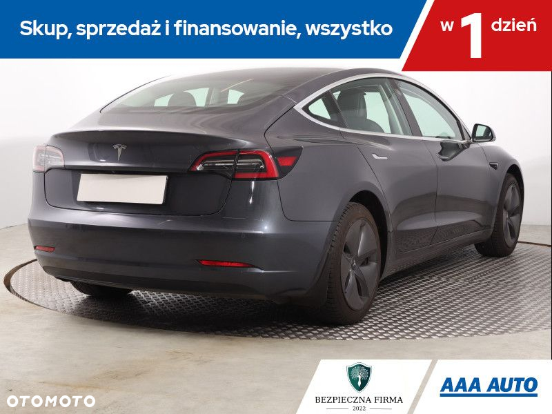 Tesla Model 3 - 6