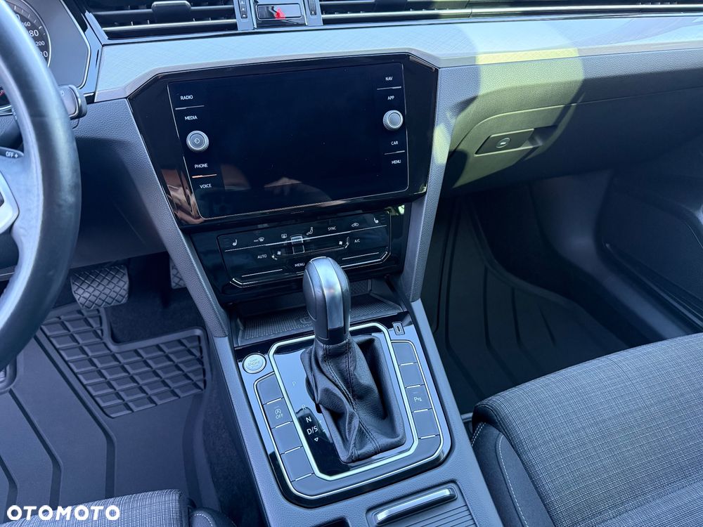 Volkswagen Passat 2.0 TDI (BlueMotion Technology) DSG Comfortline - 11