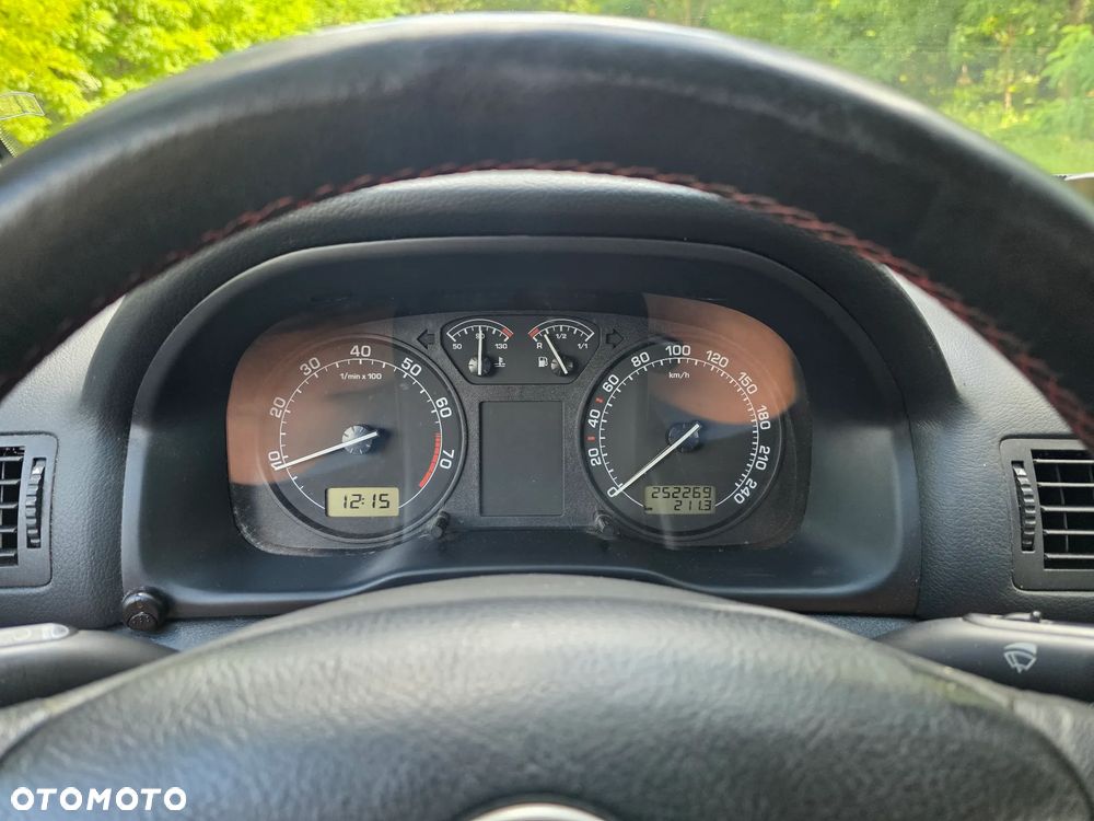 Skoda Octavia 1.6 Ambiente - 20