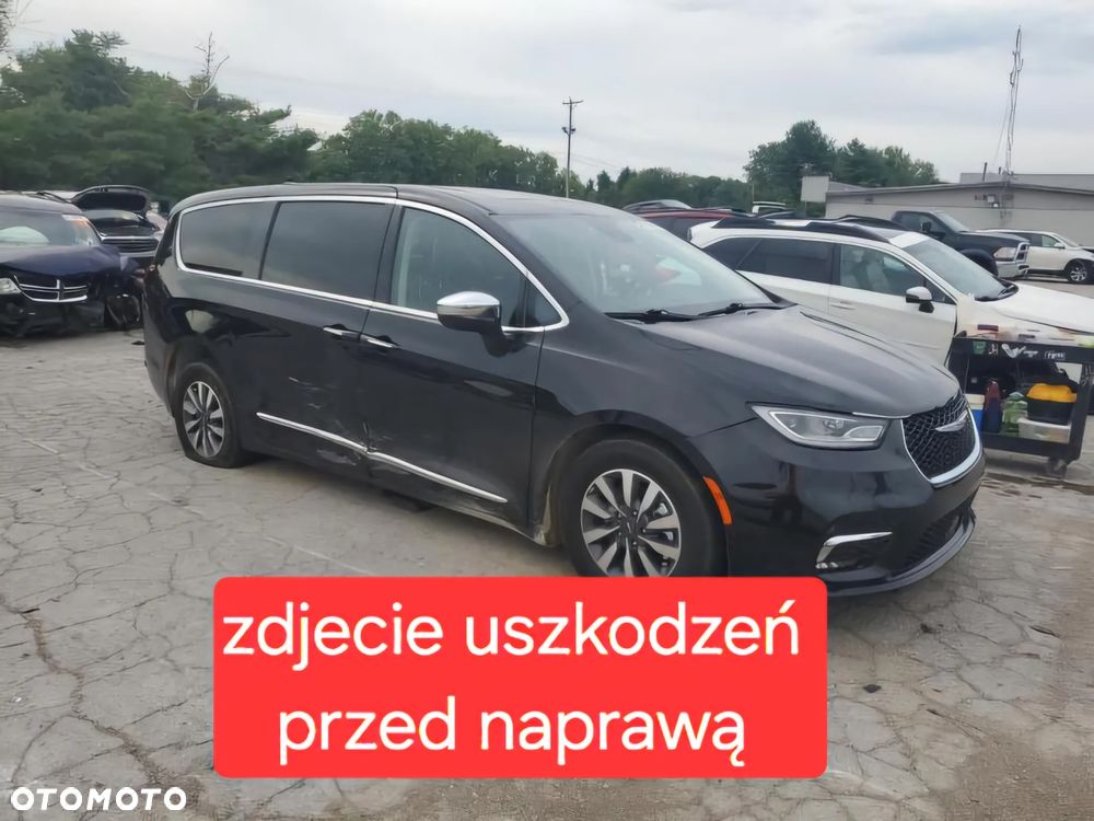 Chrysler Pacifica - 13