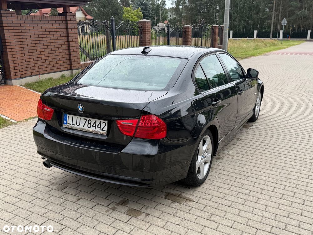 BMW Seria 3 318d DPF Edition Sport - 14