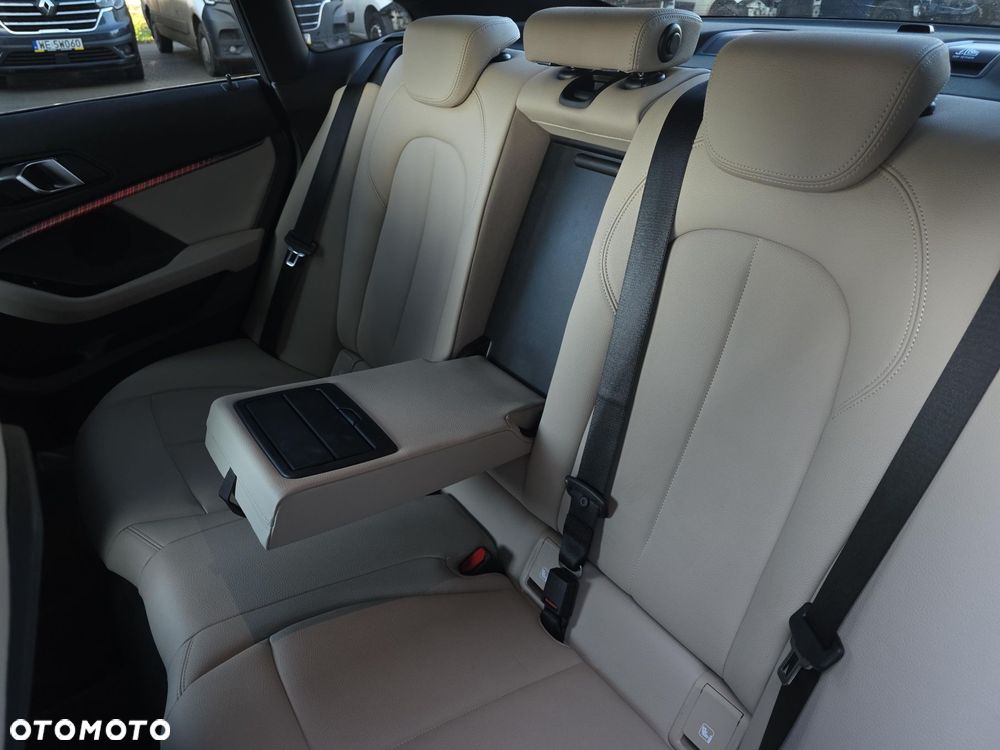 BMW Seria 2 216d - 11