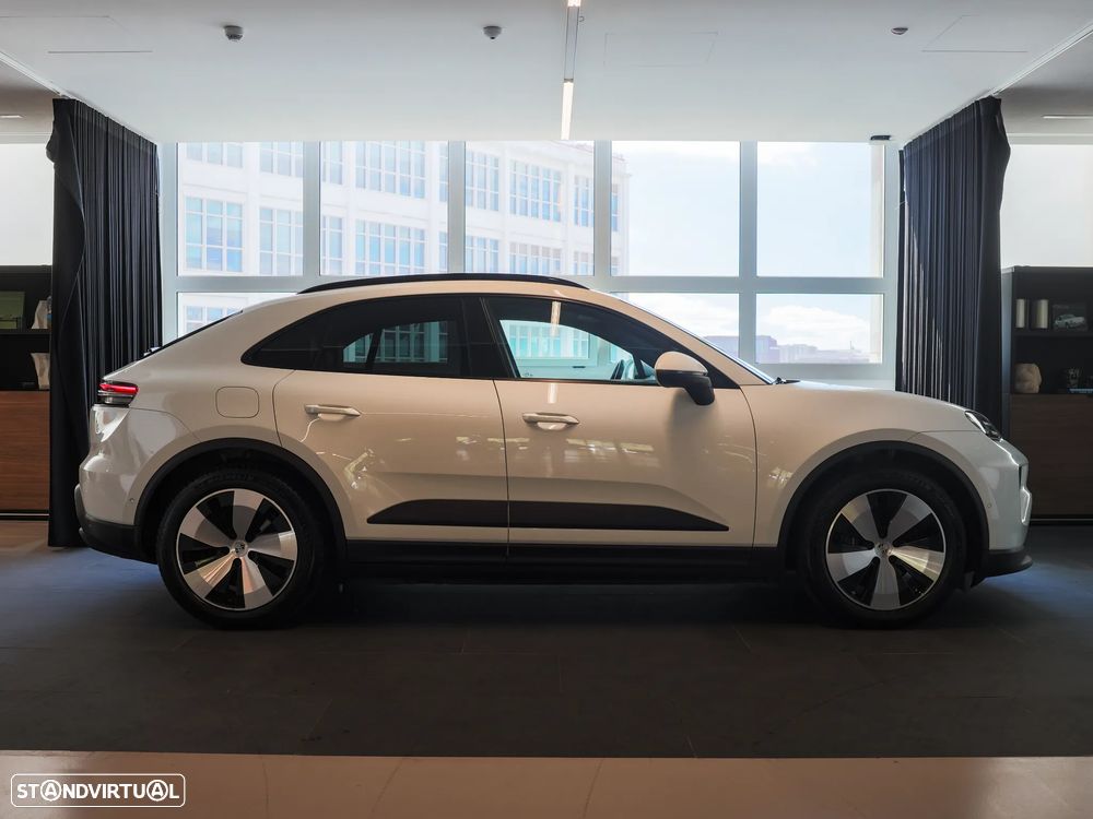 Porsche Macan Electric 4 - 7