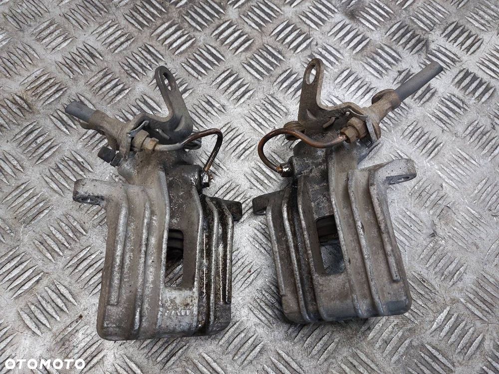 ZACISK HAMULCOWY LEWY TYŁ + PRAWY TYŁ SKODA OCTAVIA II 1.9 TDI - 1