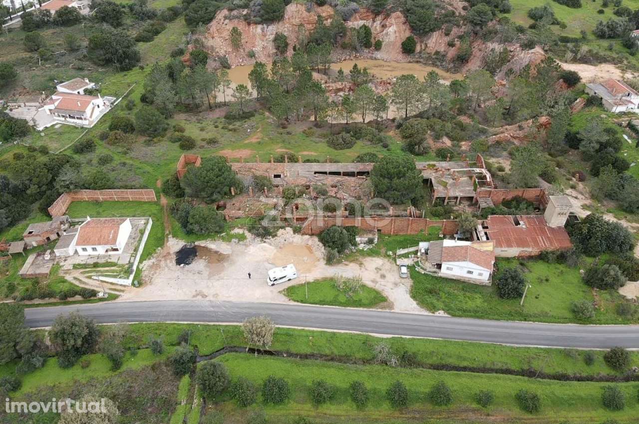 Armazém Industrial de 10.880m2, lote c/ 23.800m2, Vale Pegas, Paderne - Grande imagem: 3/17