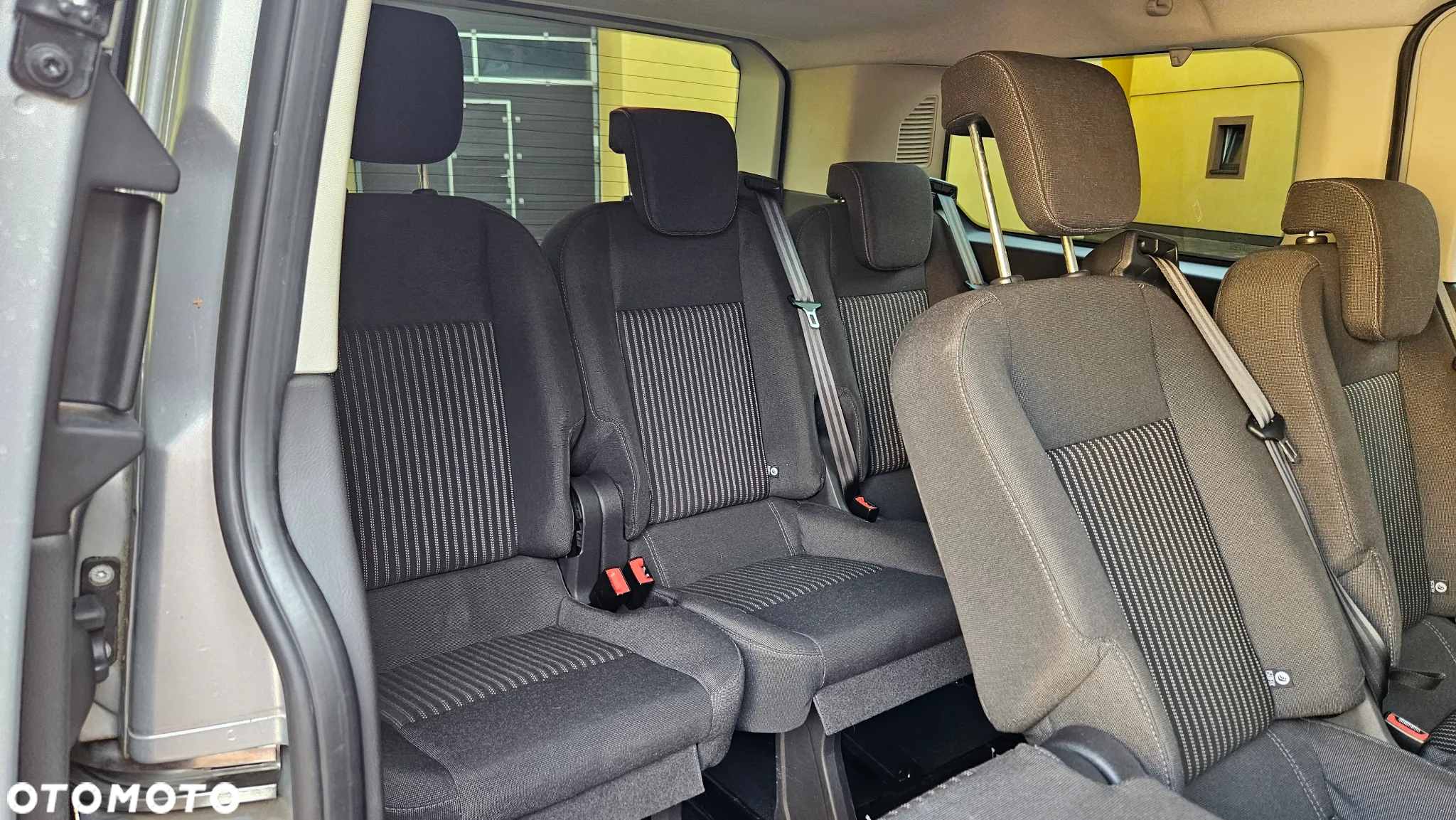 Ford Tourneo Custom - 34