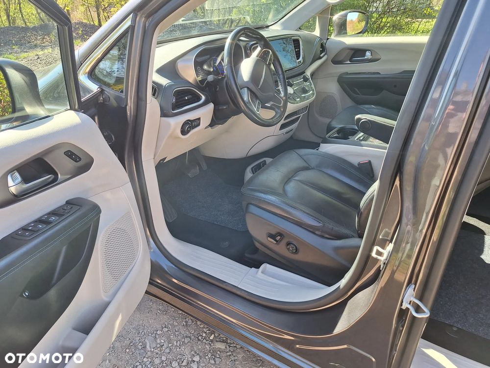 Chrysler Pacifica - 16