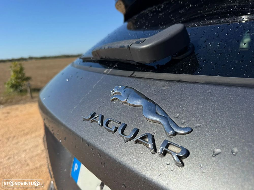 Jaguar F-Pace 2.0 i4D Pure AWD - 18