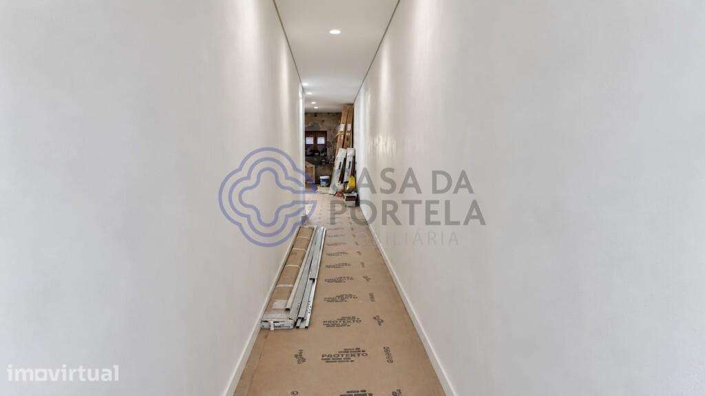 Moradia T3 Renovada com Espaço Exterior | Suíte | Cozinha Equipada | V - Grande imagem: 3/28