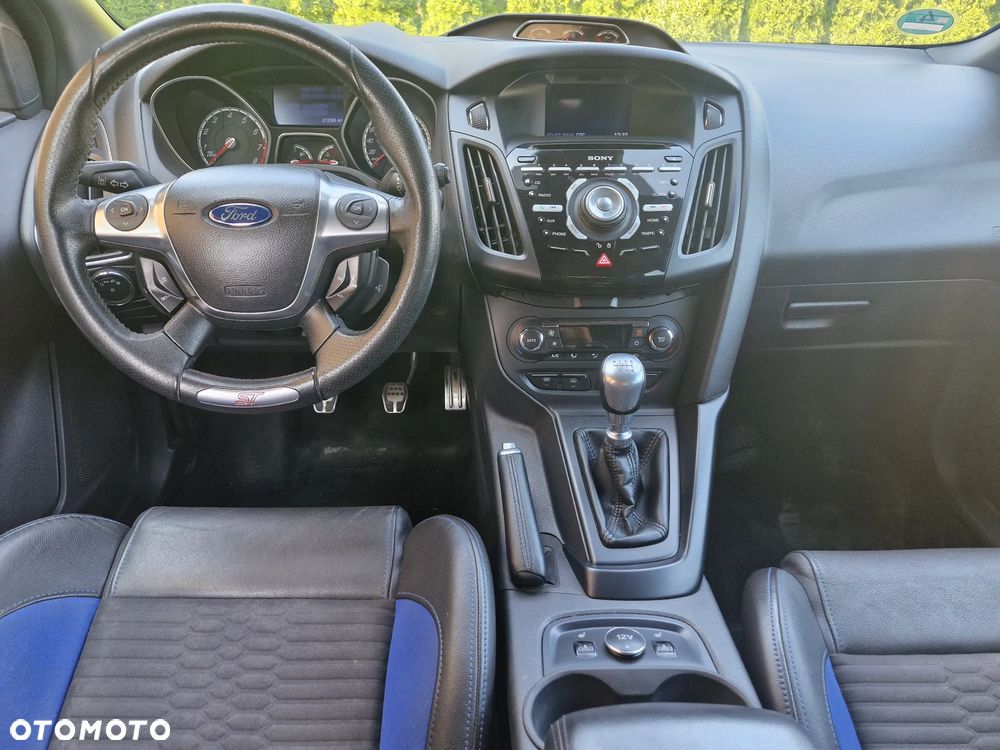 Ford Focus 2.0 EcoBoost ST - 14