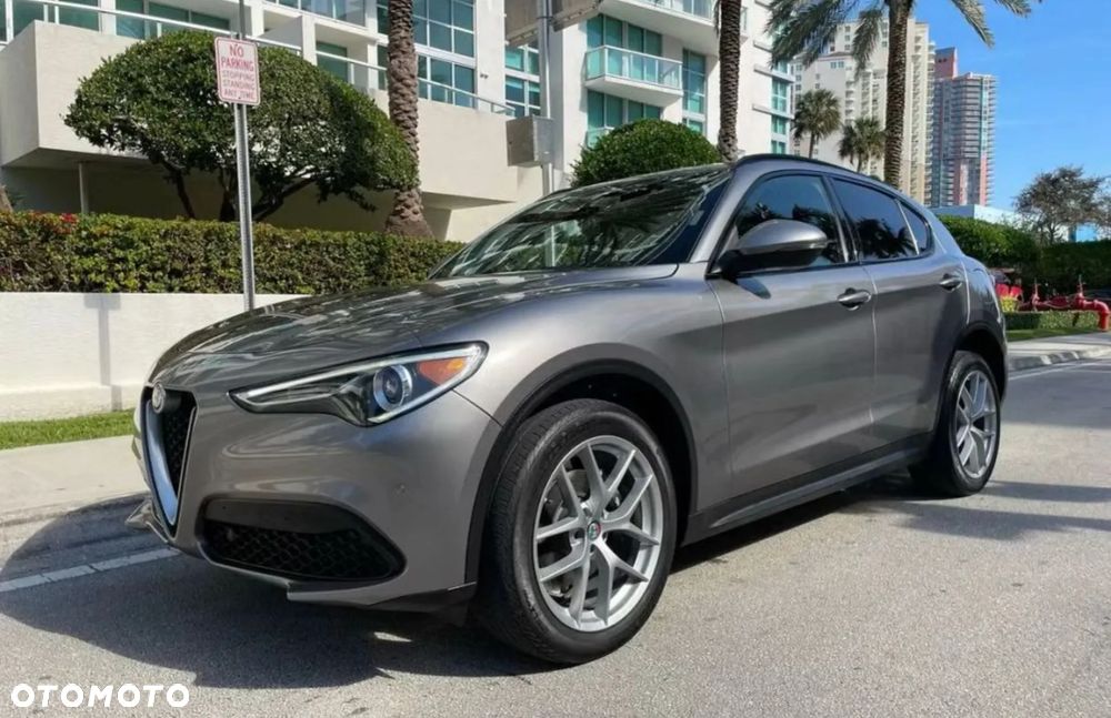 Alfa Romeo Stelvio - 2