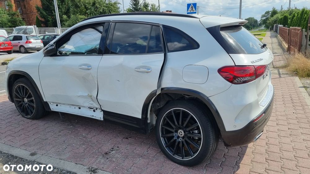 Mercedes-Benz GLA 250 e 8G-DCT AMG Line - 8