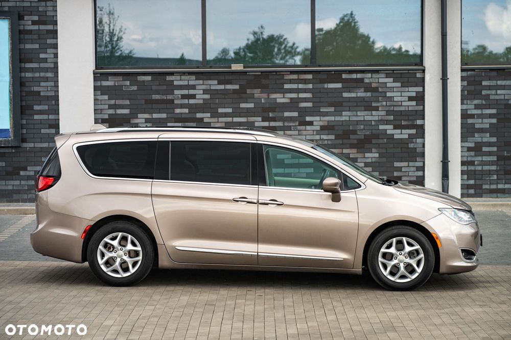 Chrysler Pacifica - 6
