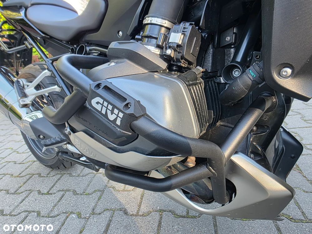 BMW R - 8