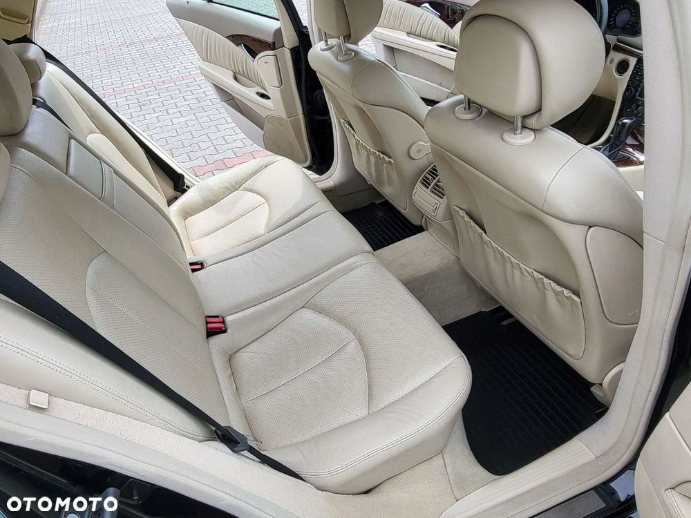 Mercedes-Benz Klasa E 350 4-Matic - 17