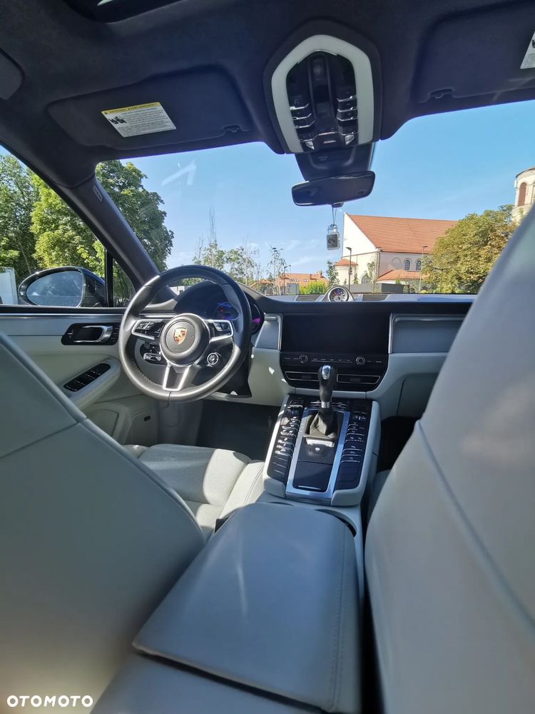 Porsche Macan Turbo - 12