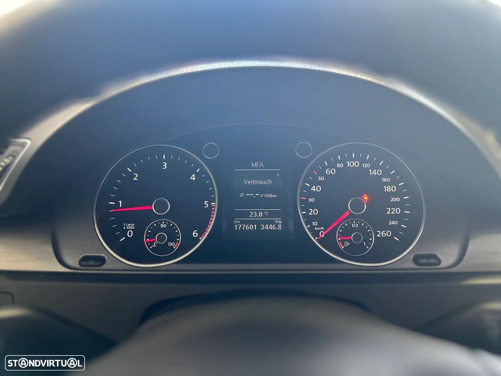 VW Passat 2.0 TDI BlueMotion Trendline - 16