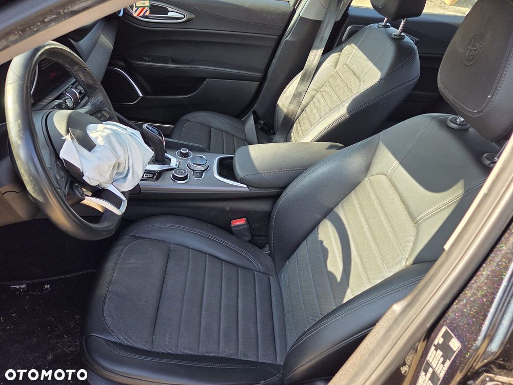 Alfa Romeo Giulia 2.2 AT8 - 8