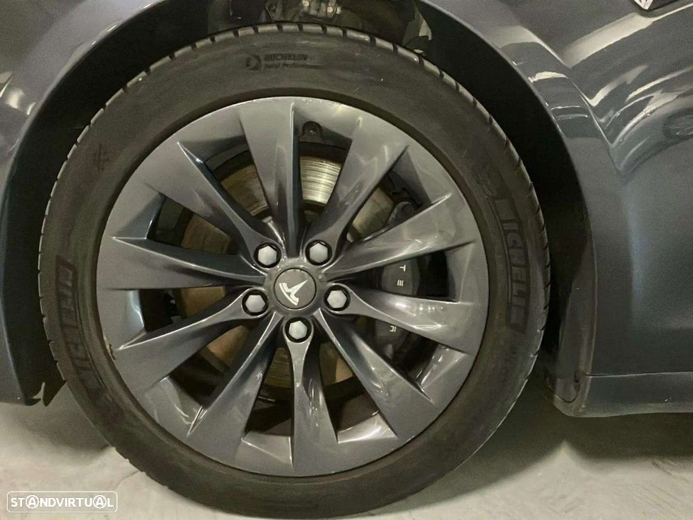 Tesla Model S - 17